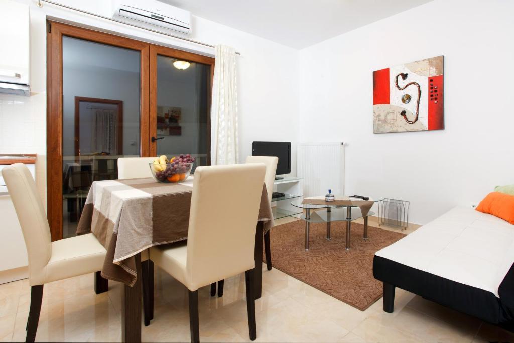 Apartments Tisno - Villa Mare Rum bild
