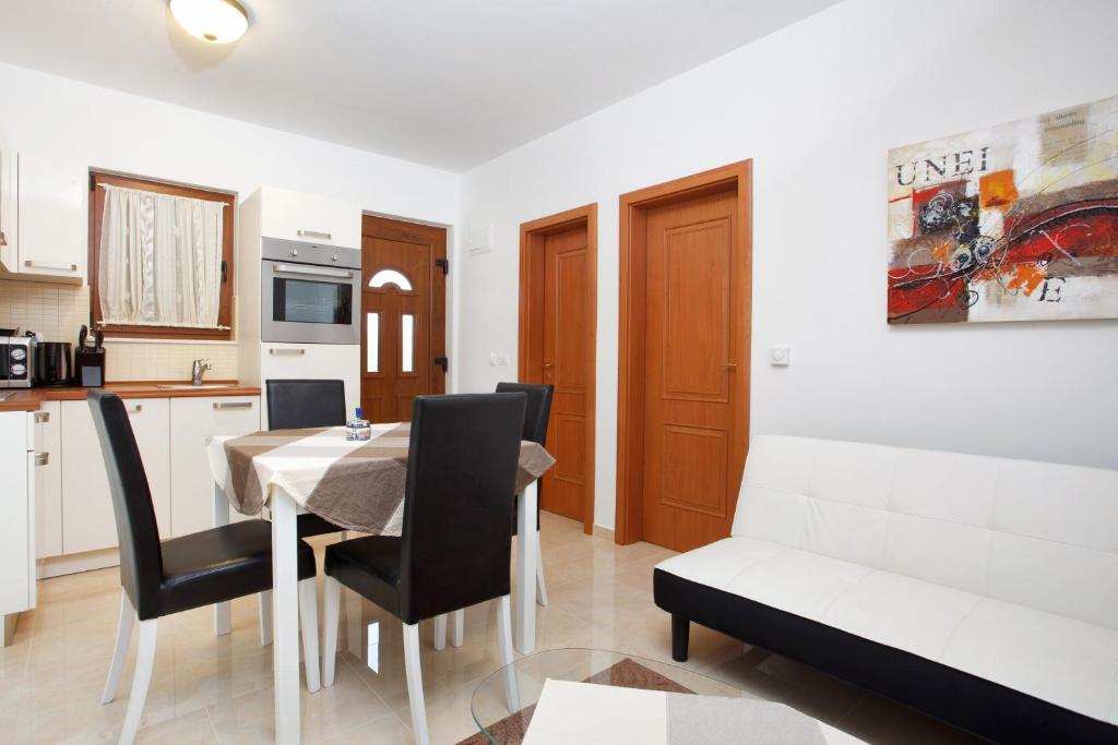 Apartments Tisno - Villa Mare Rum bild